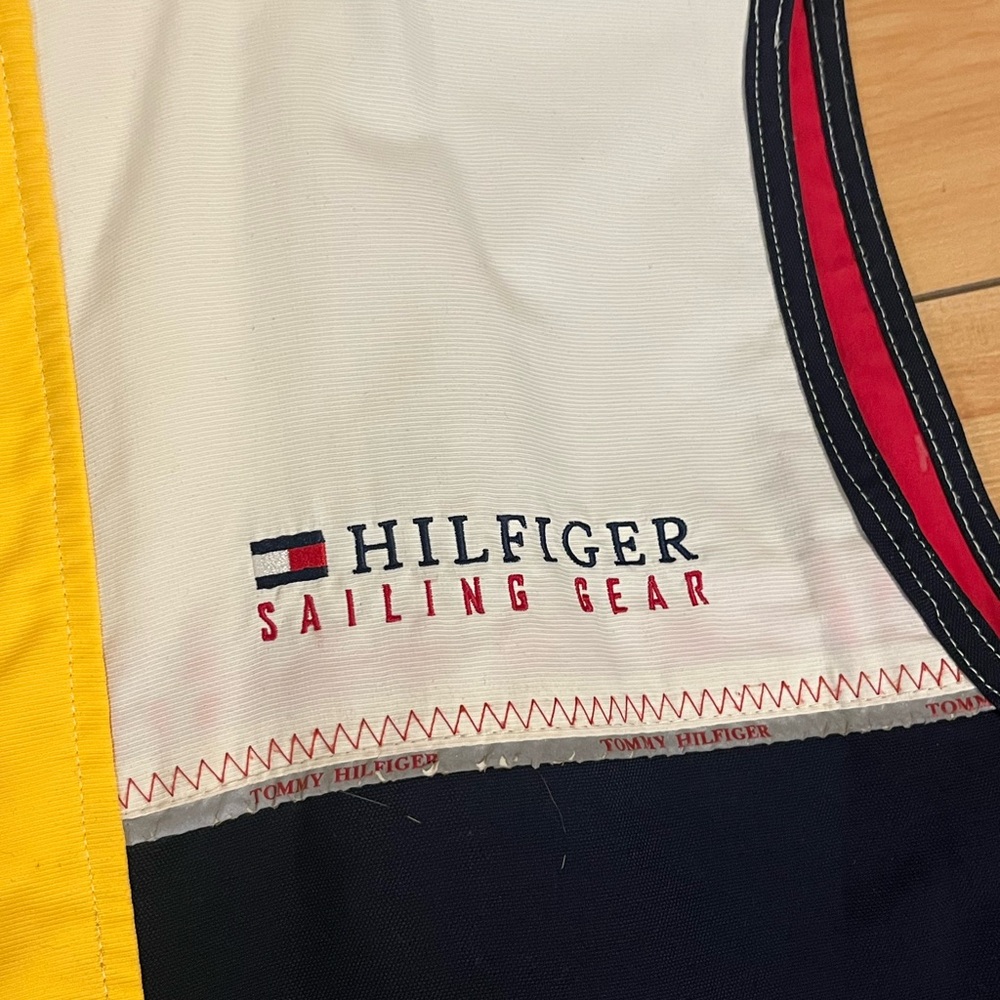 Tommy Hilfiger sailing gear vest with hood - Picture 3 of 4